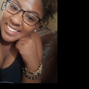 Meet your Posher, Nia